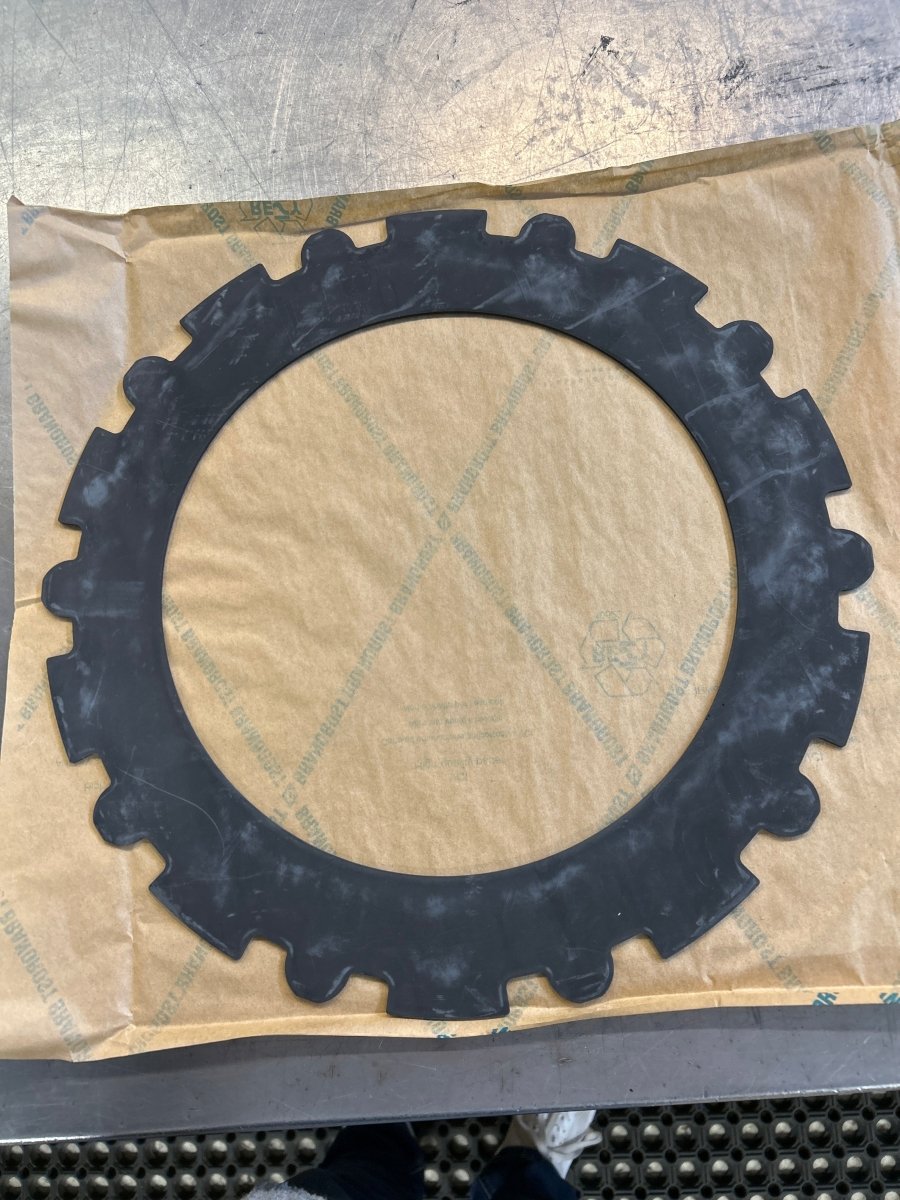 CLUTCH PLATE 262x374x2,4mm 20T 721C - 921C/521D - 721D/821E - 921E/521F - 921F/521G - 1021G - Dagenborg Maskin AS