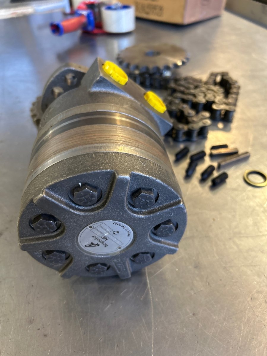 Hydraulikkmotor Ross ME170 - med 2 stk tannhjul, kjede, settskruer. Testet - Dagenborg Maskin AS