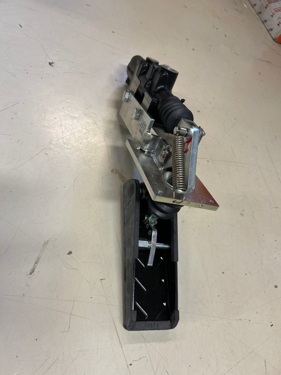 Mastersylinder Brems 321F - Dagenborg Maskin AS