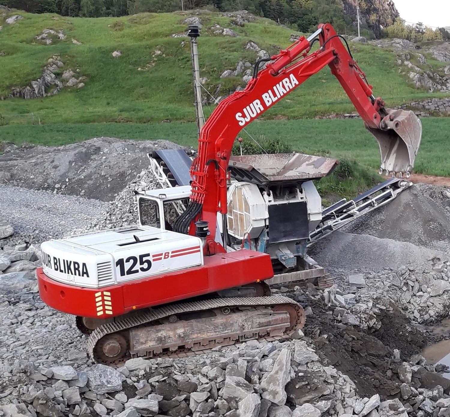 Poclain gravemaskin - Dagenborg Maskin AS