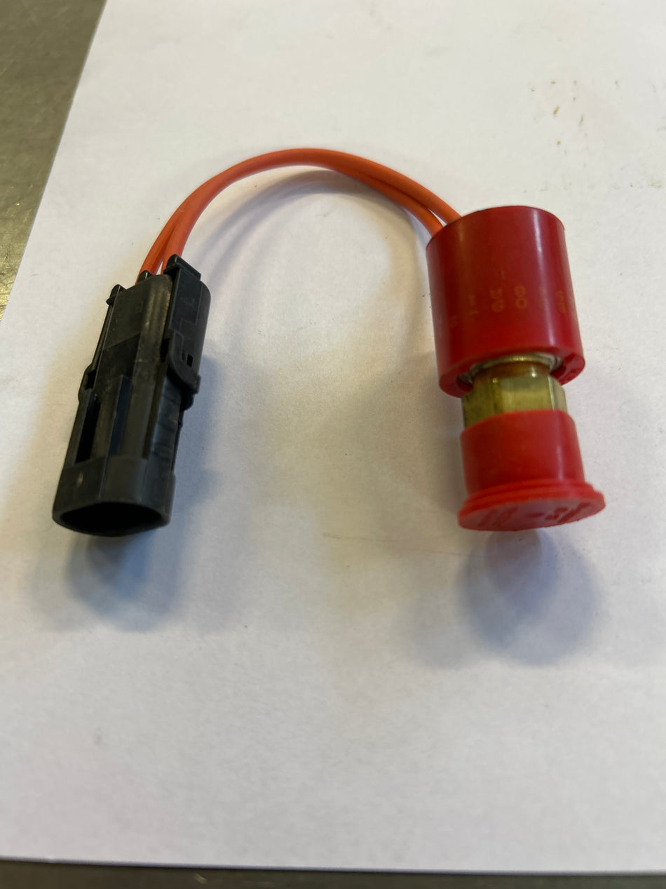 Trykk bryter A/C high 821F