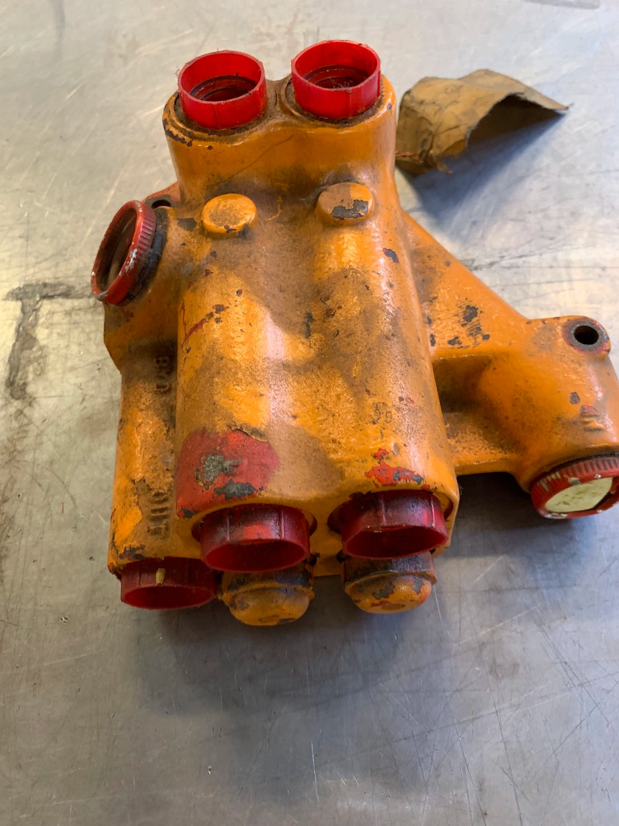Valve case 580
