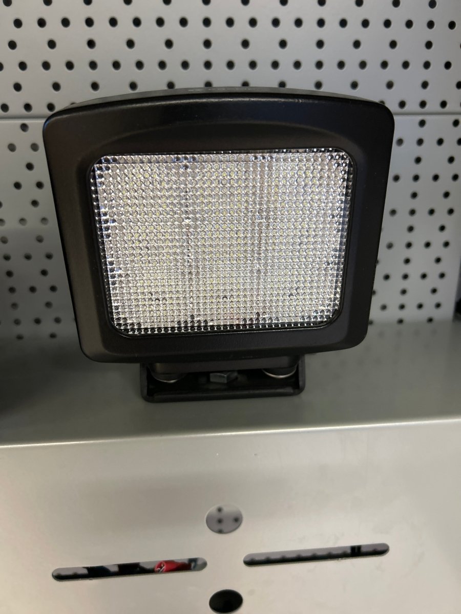 Arbeidslys LED 6500Lm 8led10w 140x140 IP67 6000K - Dagenborg Maskin AS