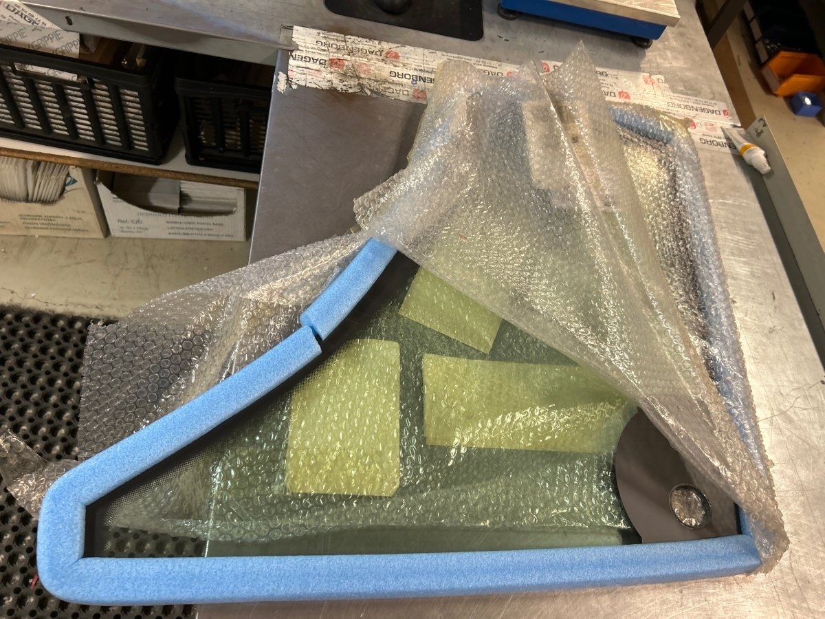 Glass nedre venstre side JX - Dagenborg Maskin AS