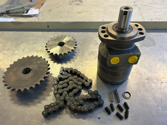 Hydraulikkmotor Ross ME170 - med 2 stk tannhjul, kjede, settskruer. Testet - Dagenborg Maskin AS