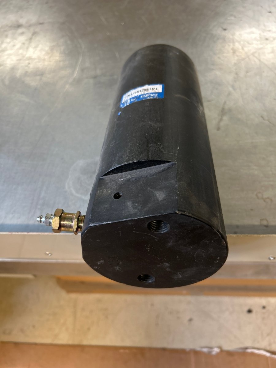 Sylinder Beltestrammer kompl CX240/CX210B - Dagenborg Maskin AS